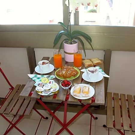 La Maison Della Torre Bed & Breakfast Portici